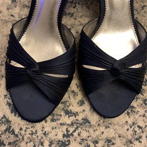 Excellent condition Nina open toe Navy blue evening shoe